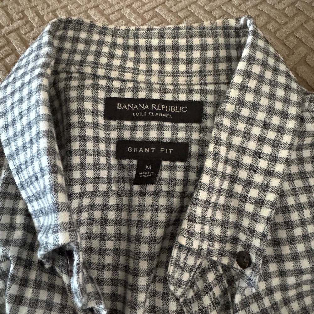 Banana Republic Gray and White Plaid 100% cotton Shirt
